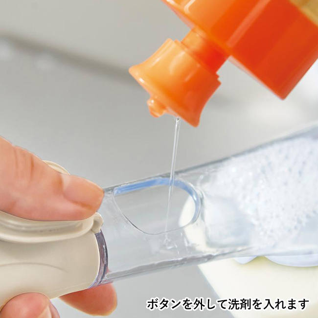 洗剤が出るキッチンお掃除スポンジ＆ブラシ（SNS-0700795）ボタンを外して洗剤を入れます